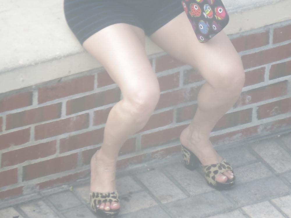 25P Feet voyeur