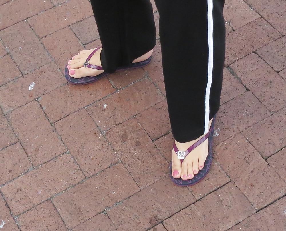 25P Feet voyeur