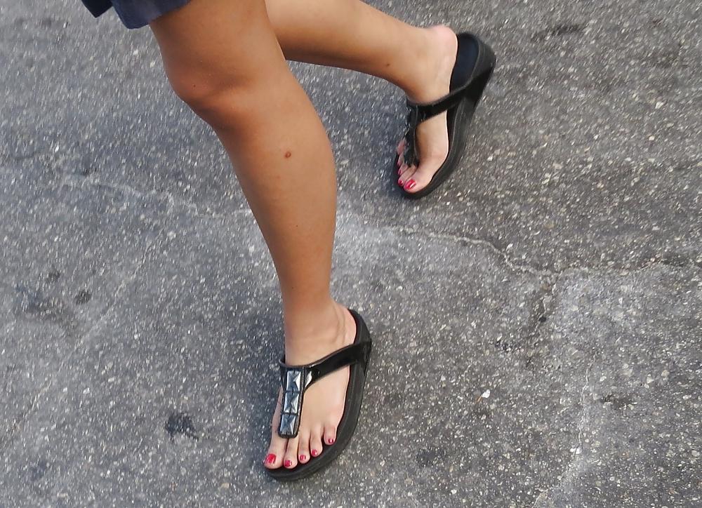 25P Feet voyeur