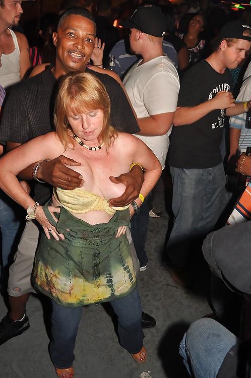 25P White Sluts Gone Wild.- (Clubbing)