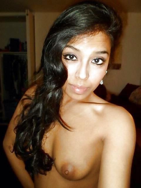 25P Amateur Indian Chicks (2)