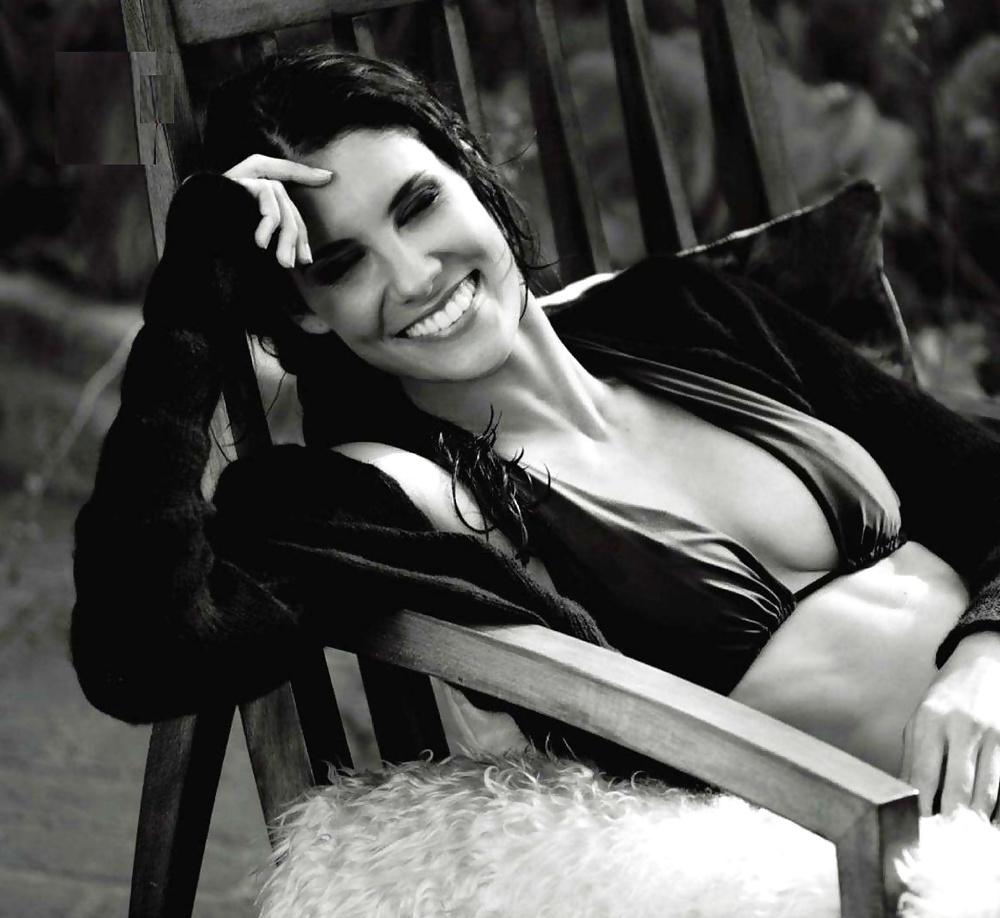 9P Celebs 013 - Daniela Ruah (Non-nude)