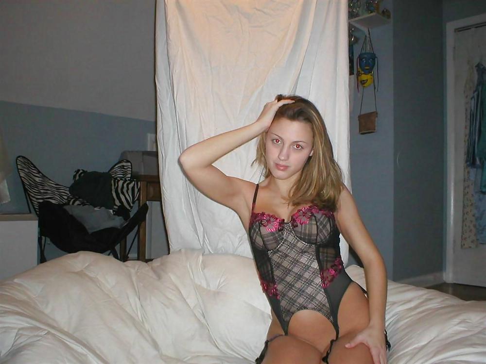 16P Teen knows how to work the wet hair look...