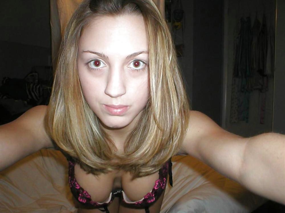16P Teen knows how to work the wet hair look...