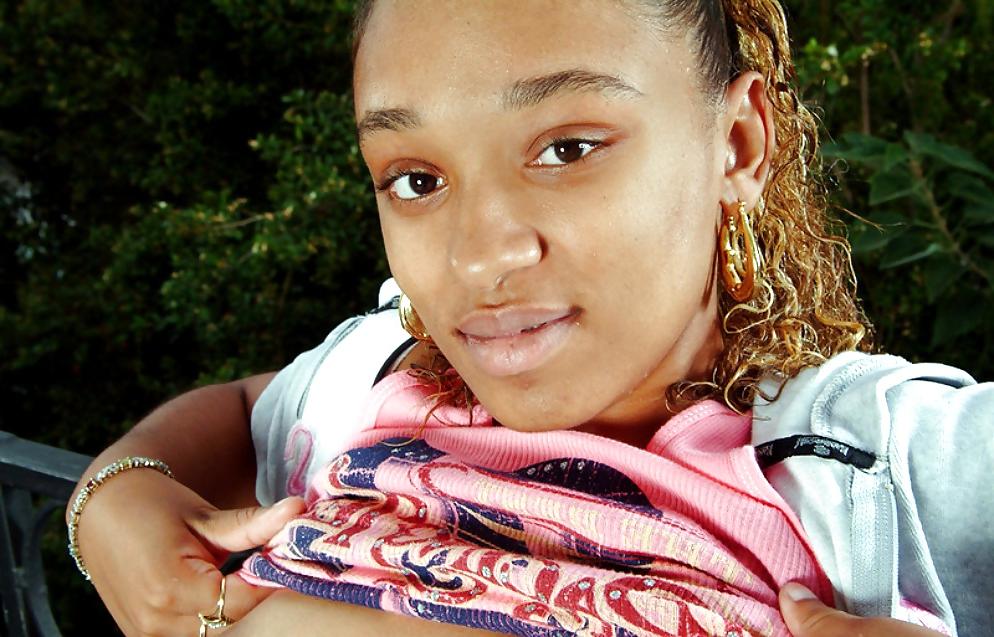 10P Pretty Ebony TeeN With Nice Bush