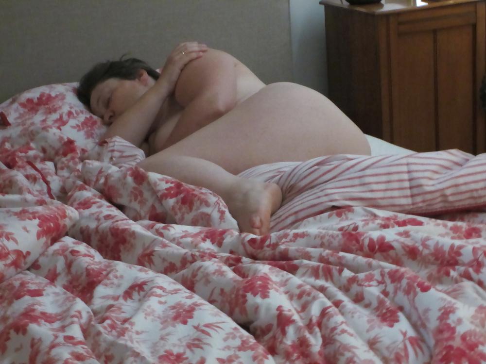 18P Mature curvy wife in bed