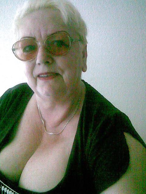 25P Summer Granny
