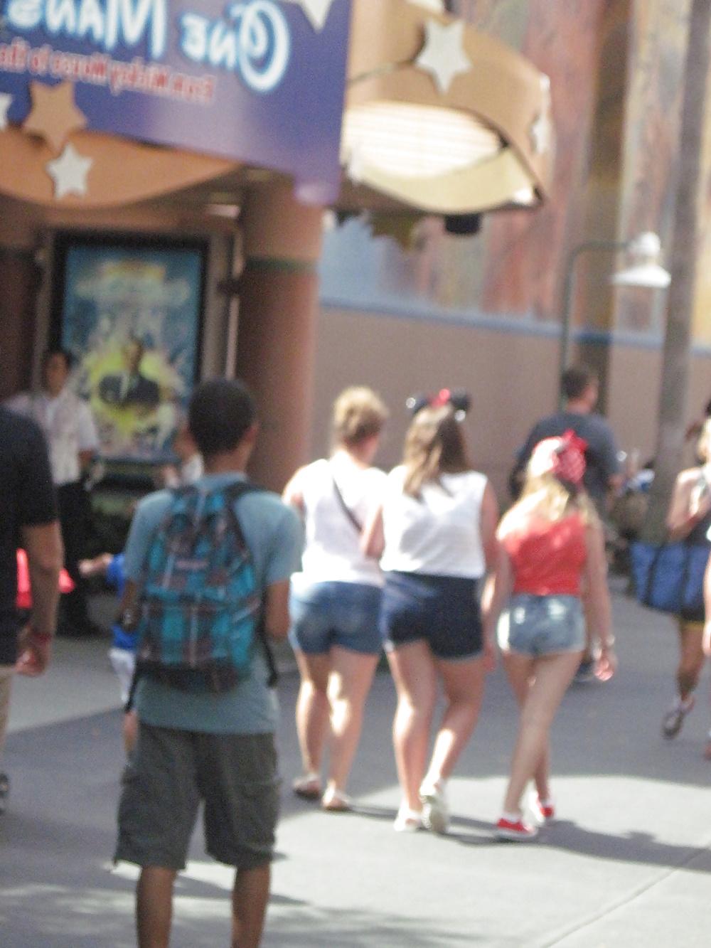 10P Non-nude - voyeur water park and theme parks