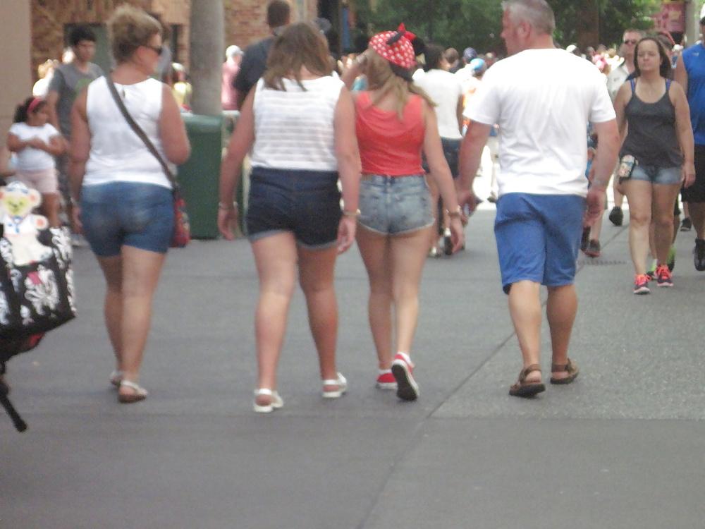 10P Non-nude - voyeur water park and theme parks