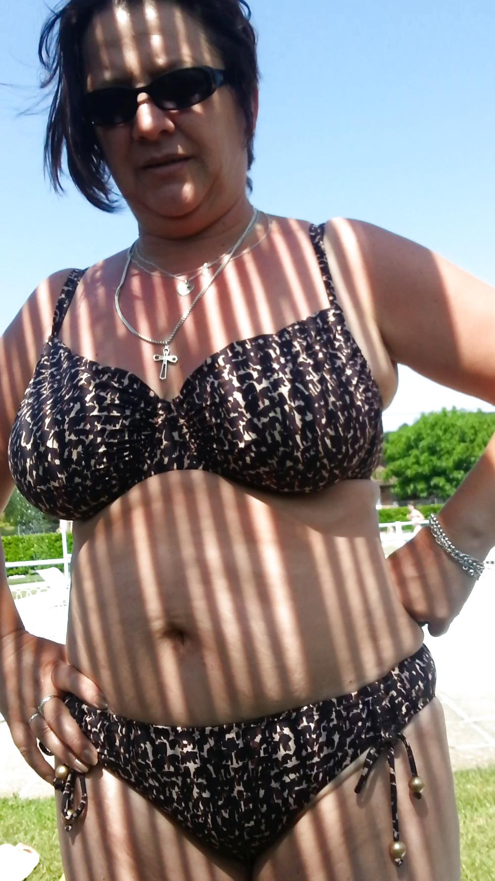 25P Mohter friend BBW at the pool