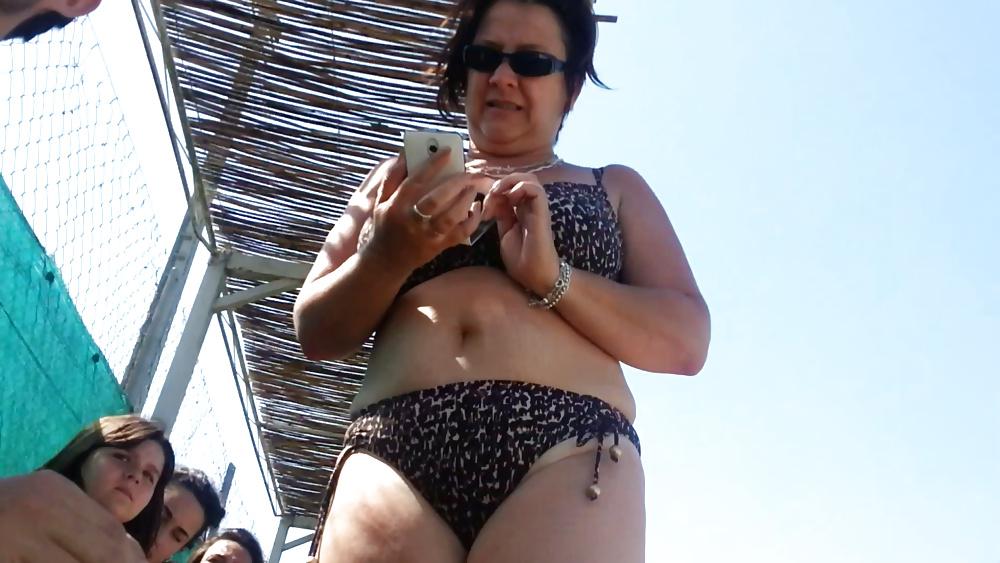 25P Mohter friend BBW at the pool