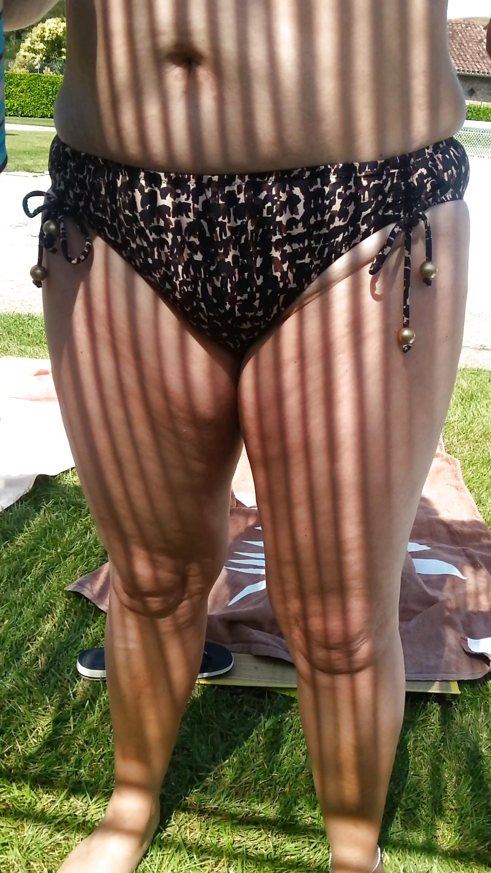 25P Mohter friend BBW at the pool