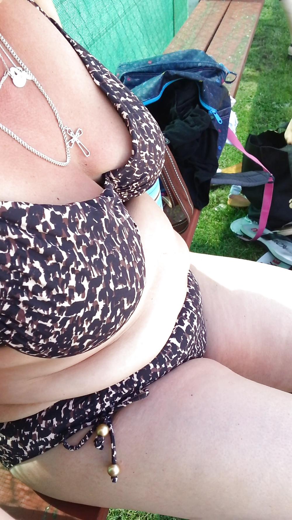 25P Mohter friend BBW at the pool