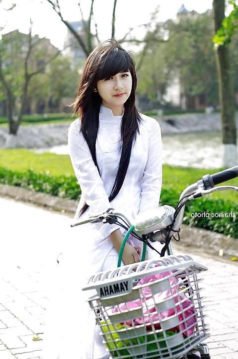 11P Ao Dai - Vietnamese traditional clothes 