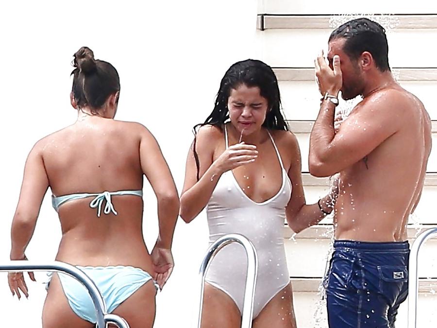 25P Selena gomez nipples and boobs !!!