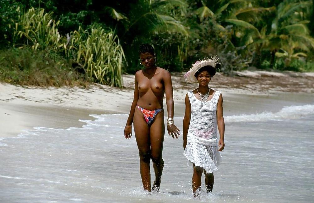25P Black Girls at the Beach: Nudists and Exhibitionists