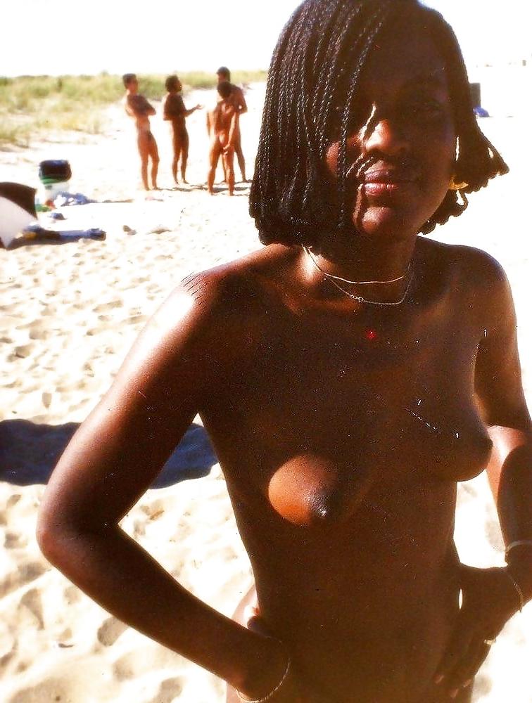 25P Black Girls at the Beach: Nudists and Exhibitionists