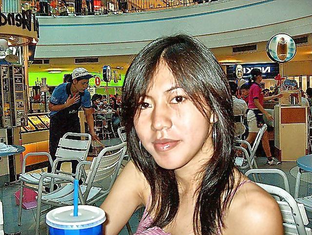 18P Bangkok Ladyboy Kui