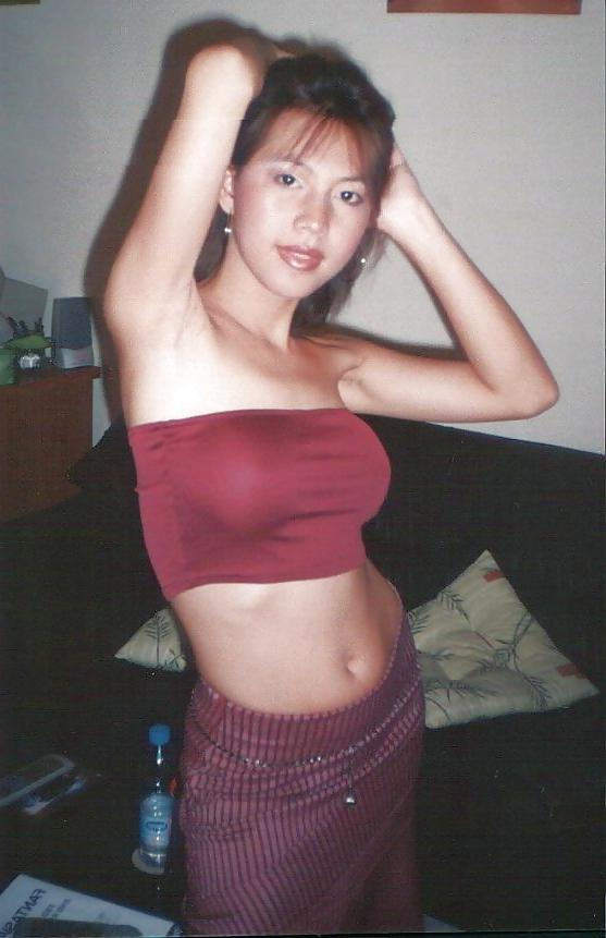 18P Bangkok Ladyboy Kui