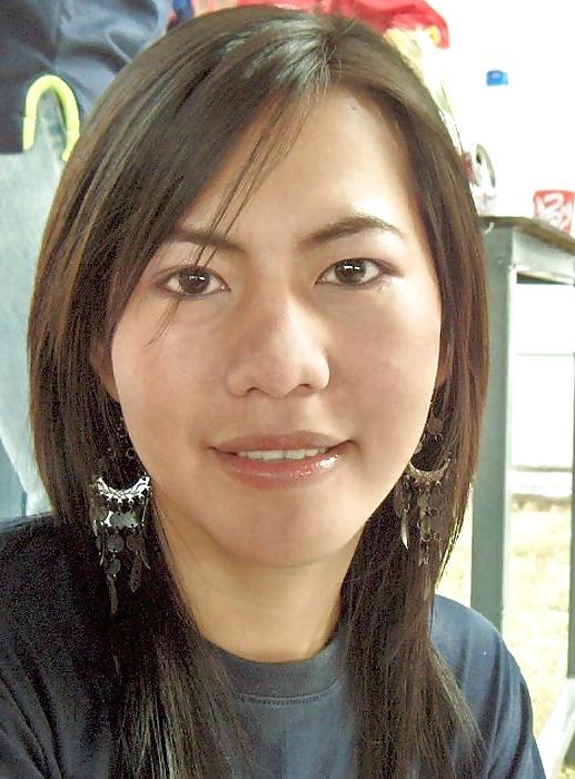 18P Bangkok Ladyboy Kui