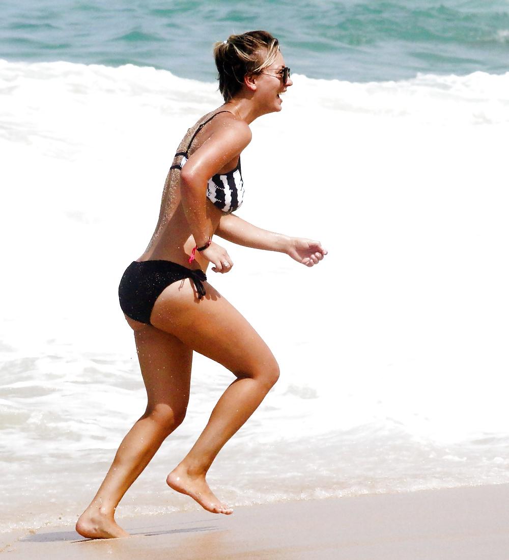 22P Kaley Cuoco - New Beach Bikini ASS Pictures