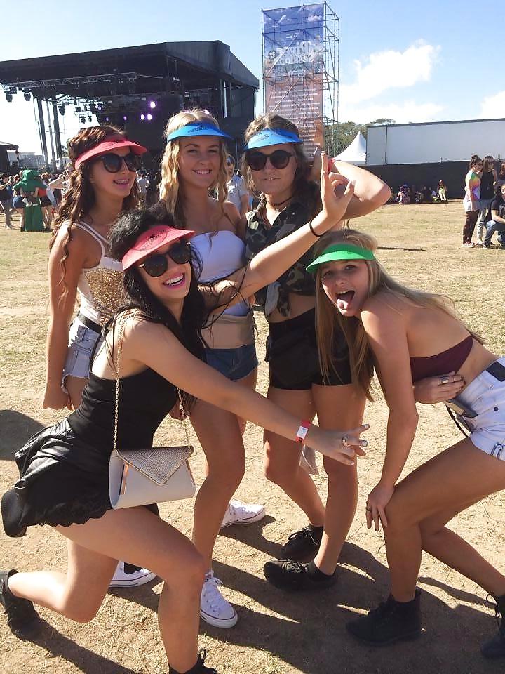 25P Heiße Teenie-Festivalschlampen 2