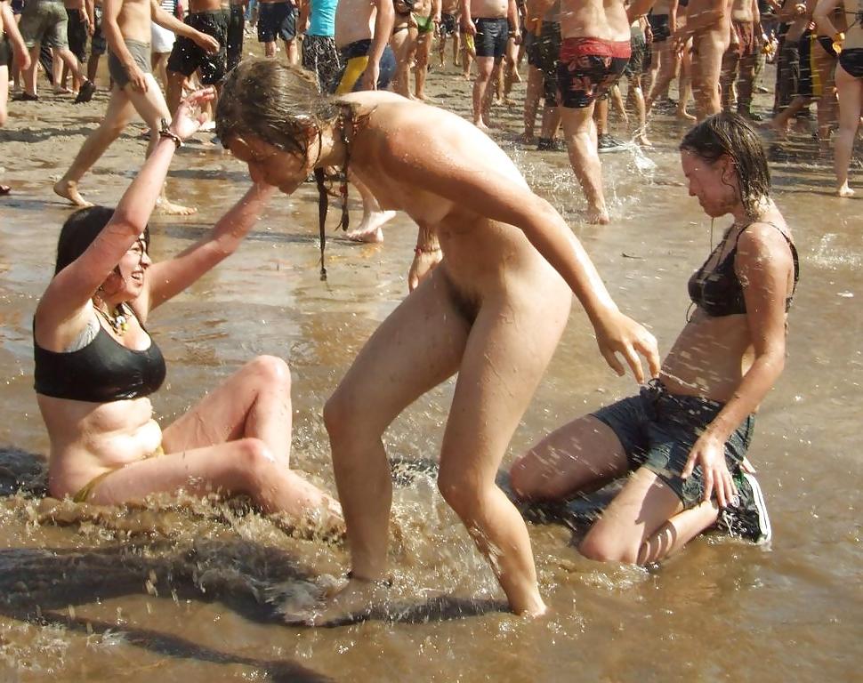 25P Heiße Teenie-Festivalschlampen 2