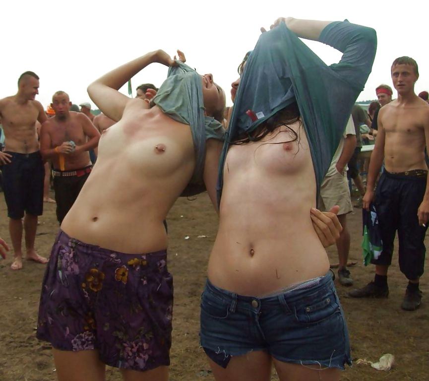 25P Heiße Teenie-Festivalschlampen 2