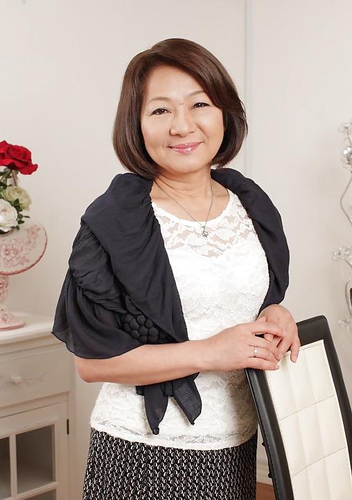 25P Japanese mature clothed and nude