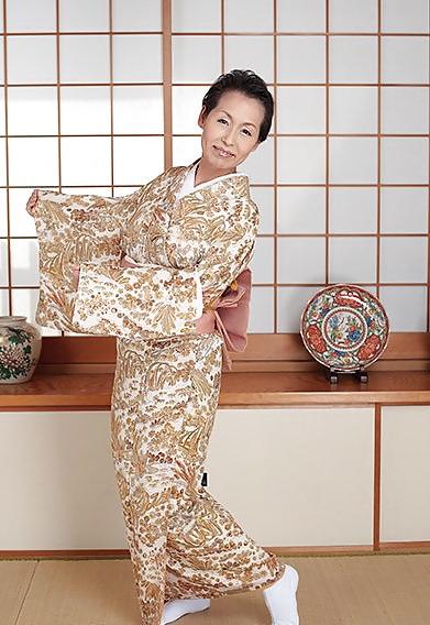 25P Japanese mature clothed and nude