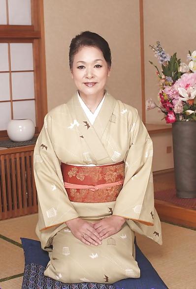 25P Japanese mature clothed and nude