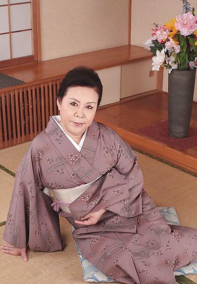25P Japanese mature clothed and nude