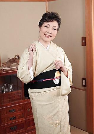 25P Japanese mature clothed and nude