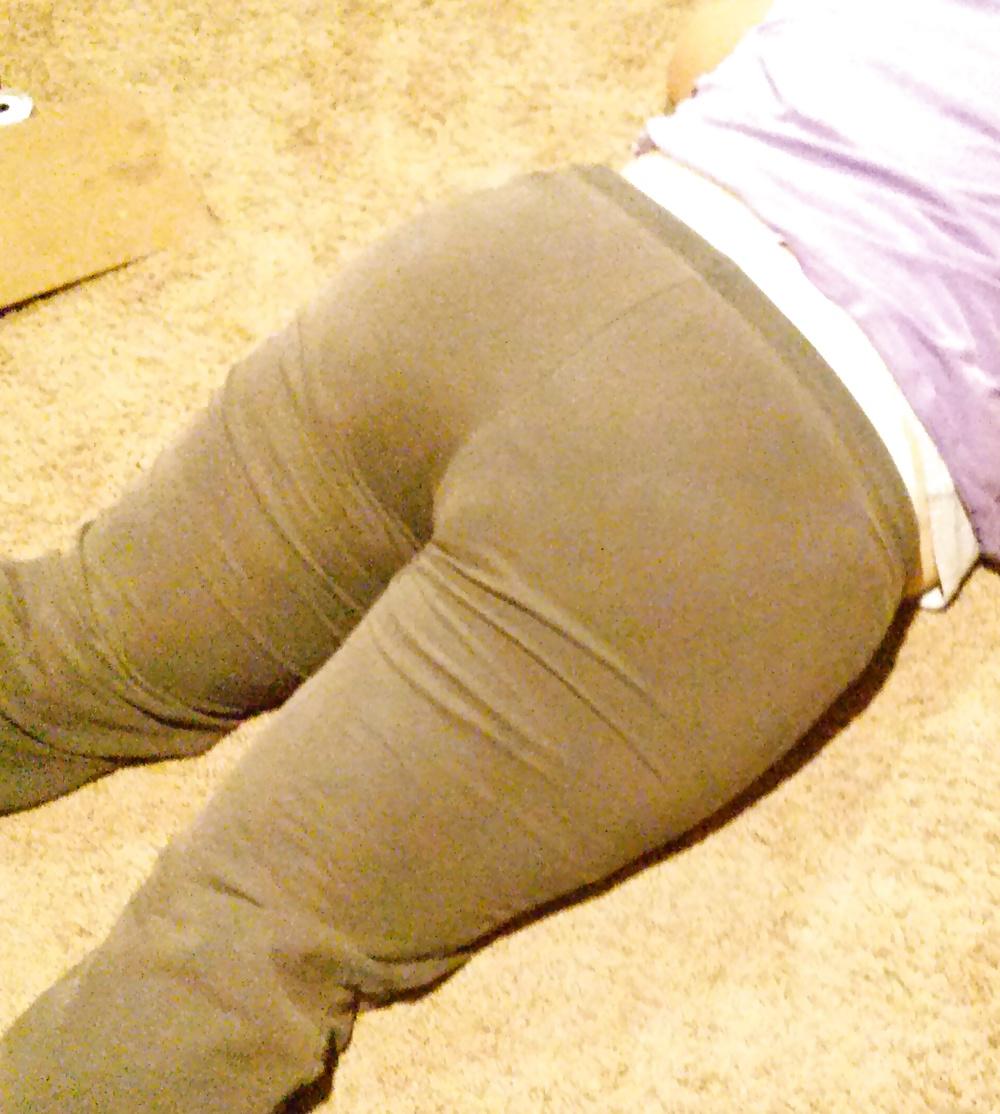 18P Bbw in tight pants