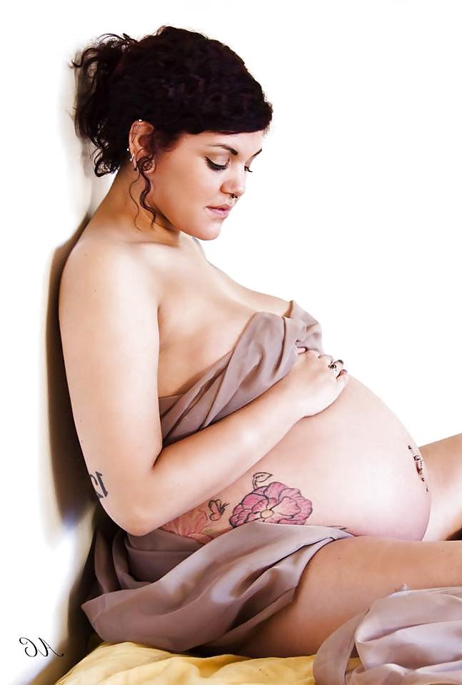 25P Pregnant chics non nude