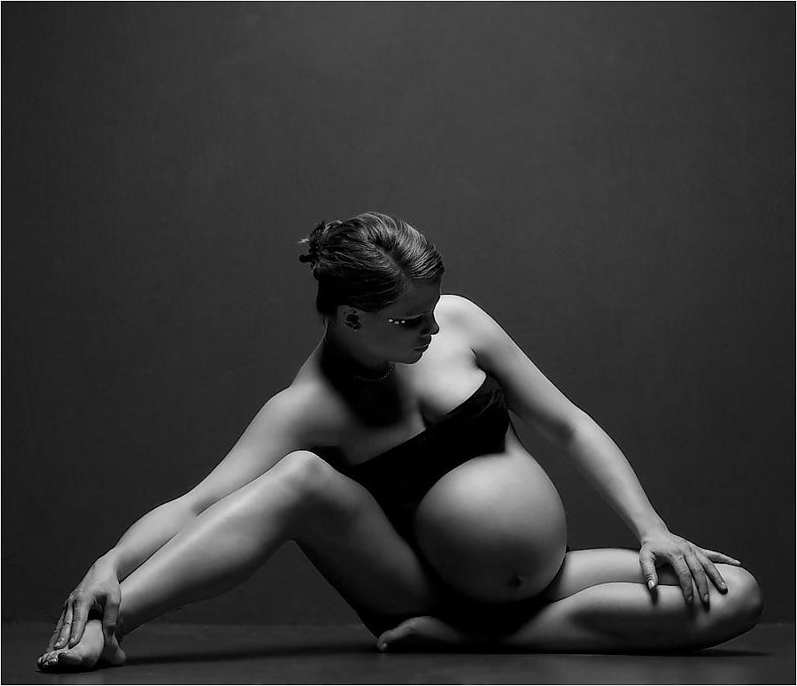 25P Pregnant chics non nude
