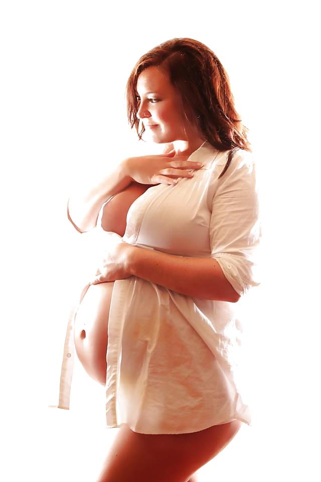 25P Pregnant chics non nude