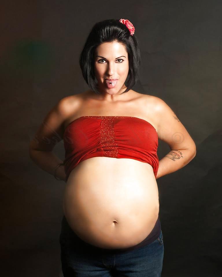 25P Pregnant chics non nude