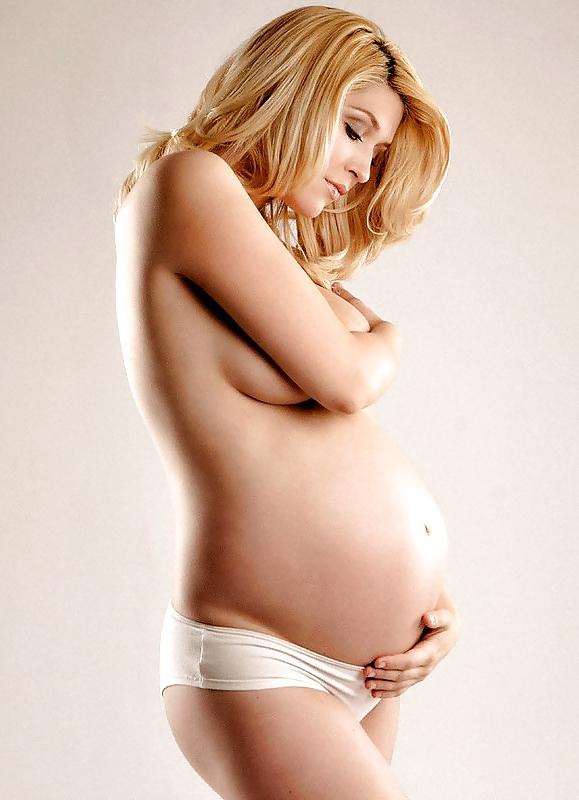 25P Pregnant chics non nude