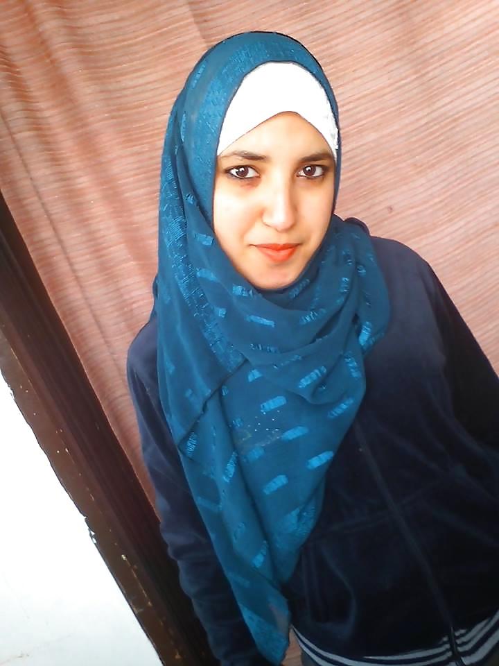 25P Arab girl