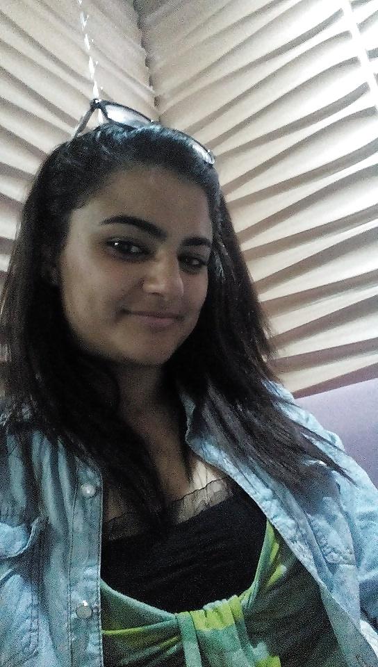 25P Arab girl