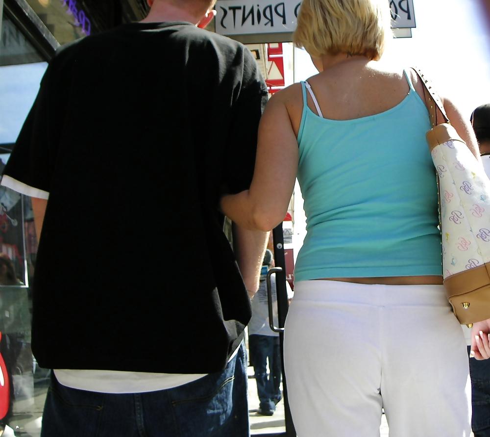 25P Candid Asses And Big Butt In Jeans