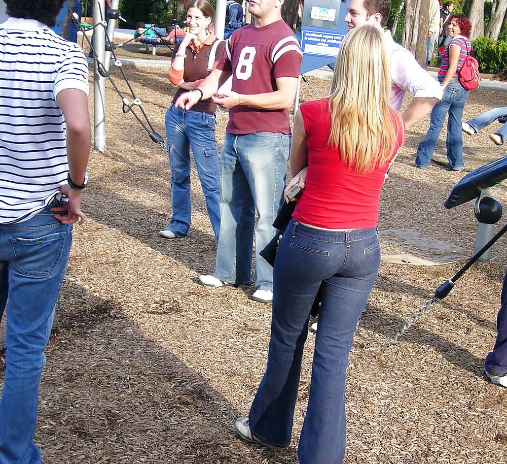 25P Candid Asses And Big Butt In Jeans