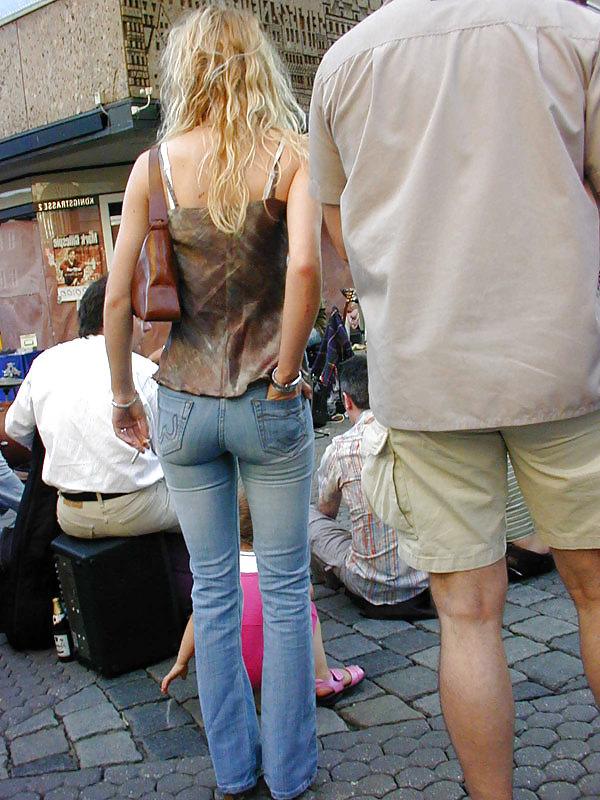 25P Candid Asses And Big Butt In Jeans