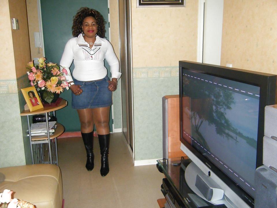 25P Ebony Mature Sluts