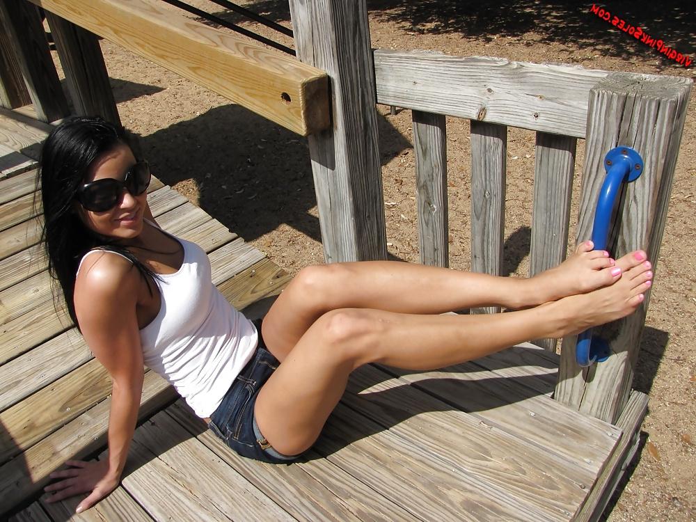 25P Rachel and her virgin pink soles