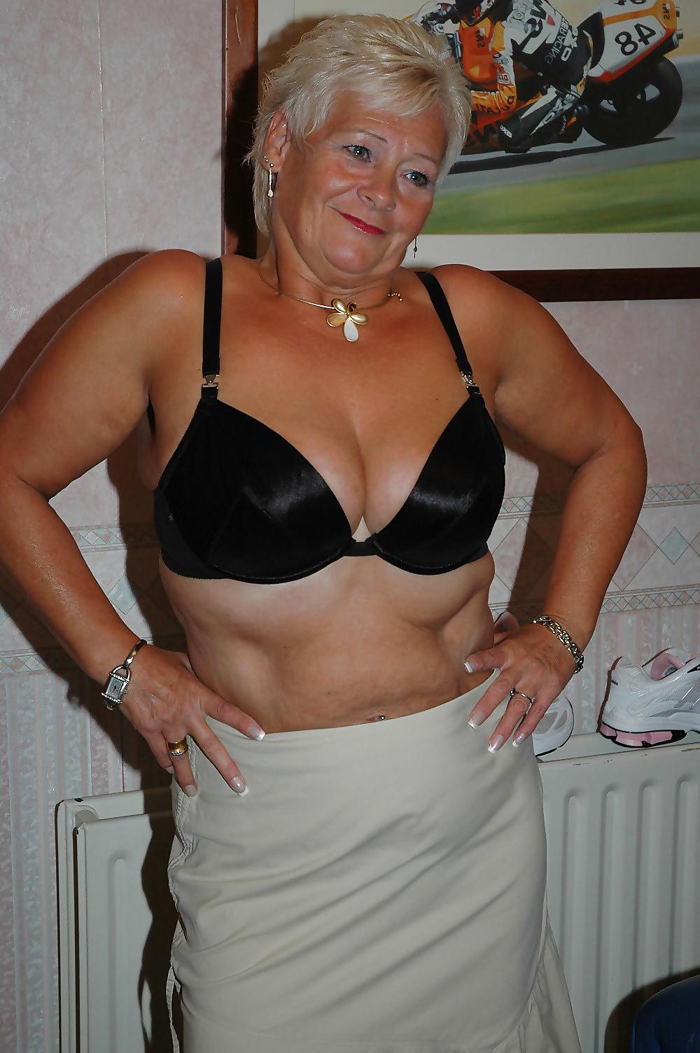 25P Granny -  Slave