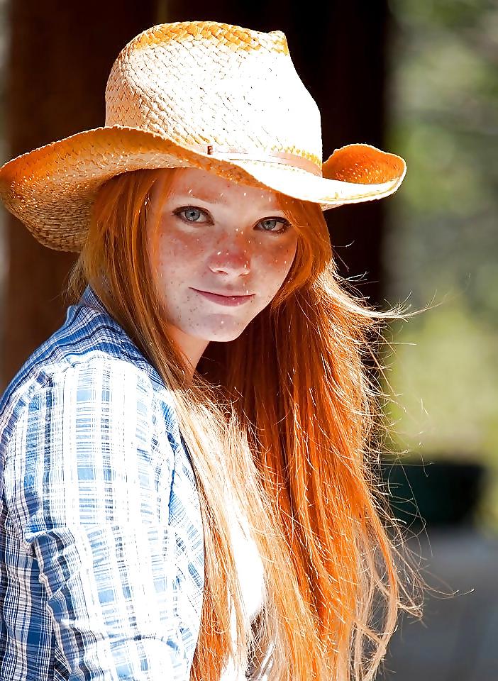 17P Redhead (no nude)