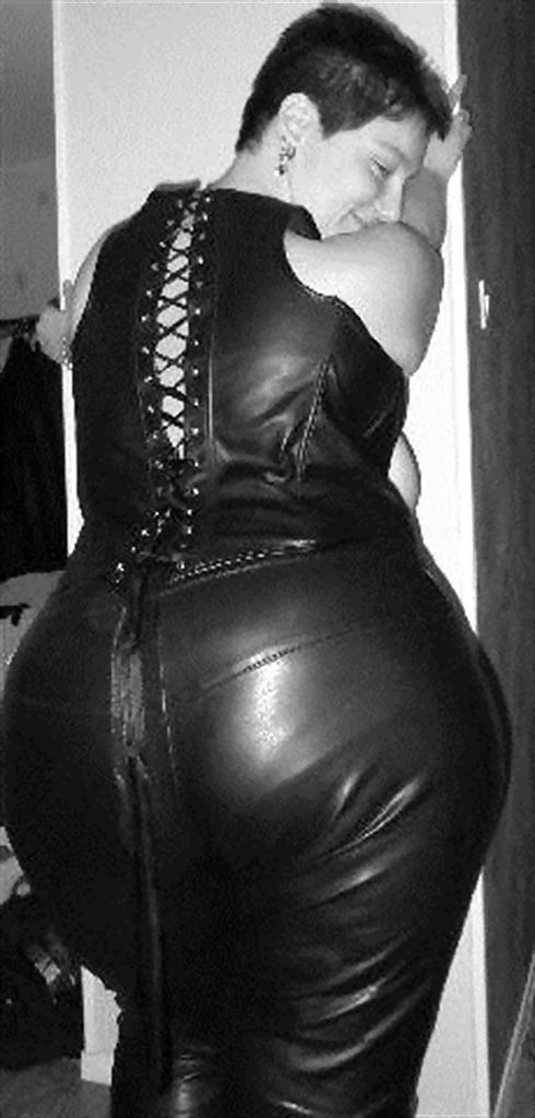 5P Gorgeous BBW! (Leather Outfit)