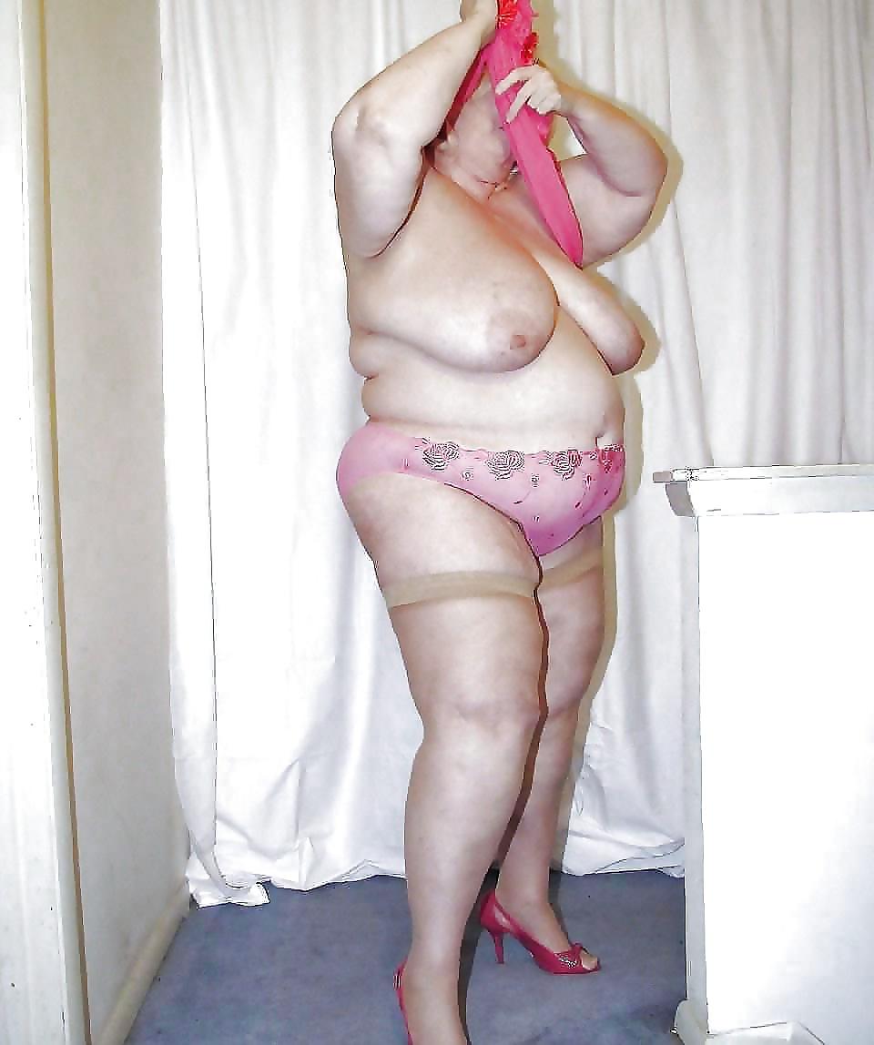 25P Granny prepares her panties for sniffing